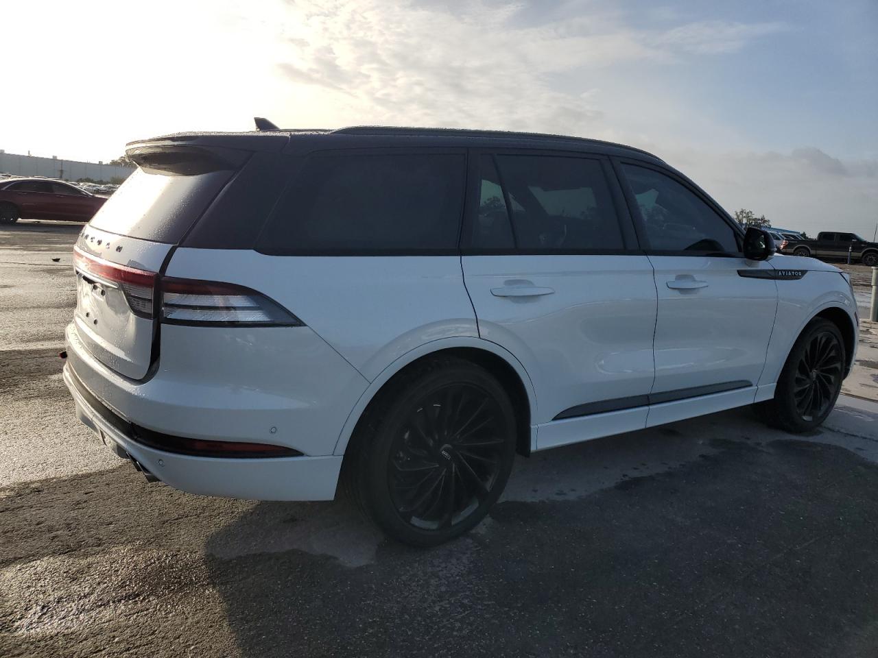 Автомобиль LINCOLN AVIATOR BLACK LABEL 2023 | GrandCar Автомобиль LINCOLN AVIATOR BLACK LABEL 2023 | GrandCar