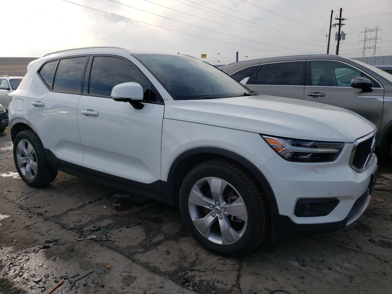 Автомобиль VOLVO XC40 T5 MOMENTUM 2020 | GrandCar Автомобиль VOLVO XC40 T5 MOMENTUM 2020 | GrandCar