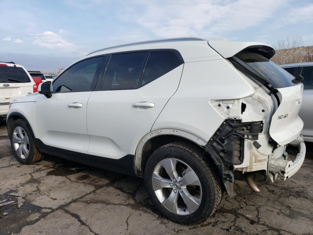 Автомобиль VOLVO XC40 T5 MOMENTUM 2020 | GrandCar Автомобиль VOLVO XC40 T5 MOMENTUM 2020 | GrandCar