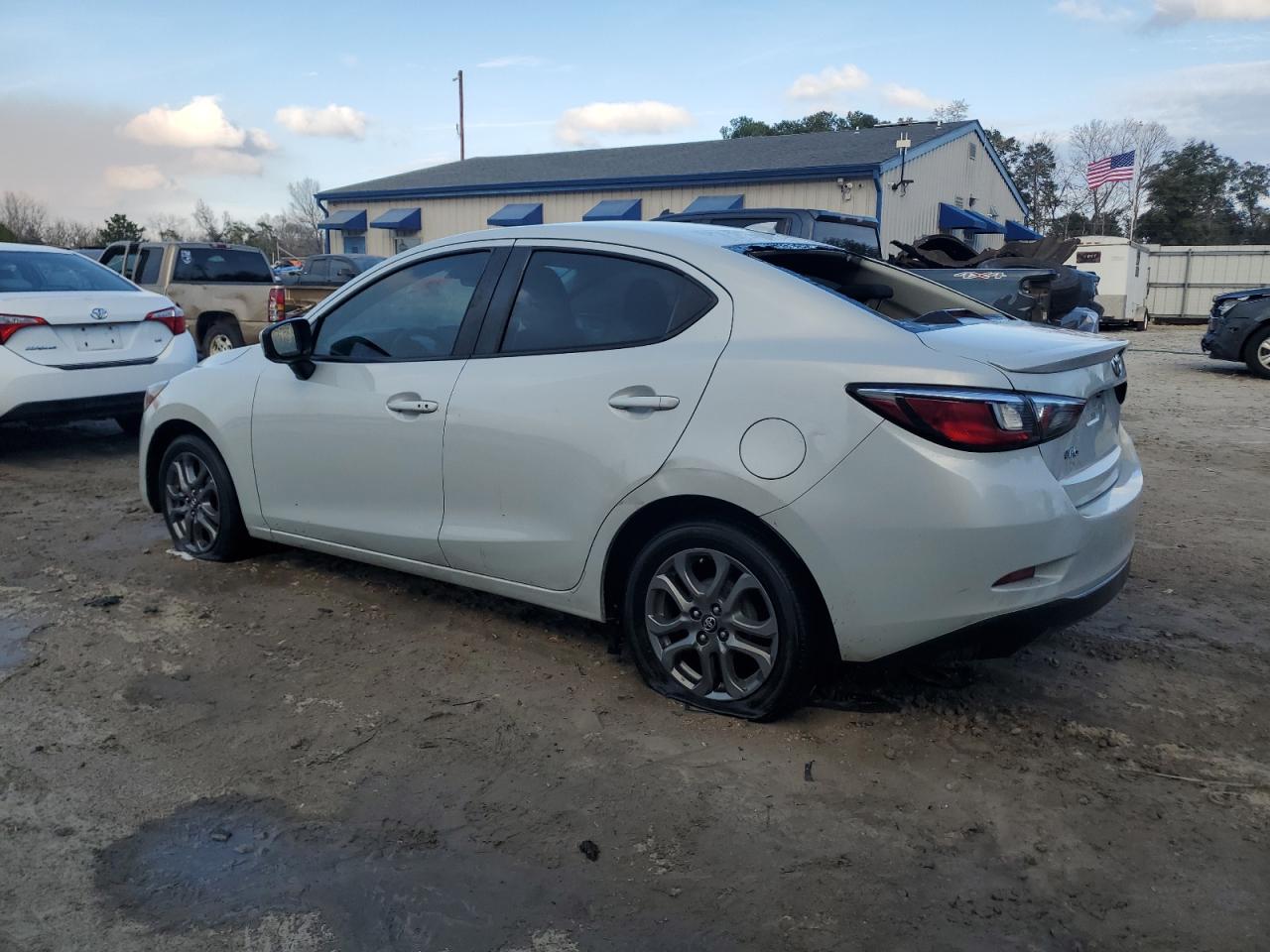 Автомобиль TOYOTA YARIS L 2019 | GrandCar Автомобиль TOYOTA YARIS L 2019 | GrandCar