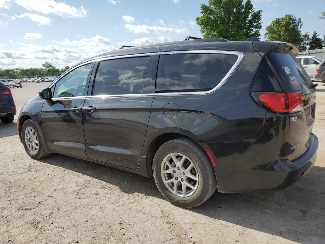 Автомобиль CHRYSLER VOYAGER LXI 2020 | GrandCar Автомобиль CHRYSLER VOYAGER LXI 2020 | GrandCar