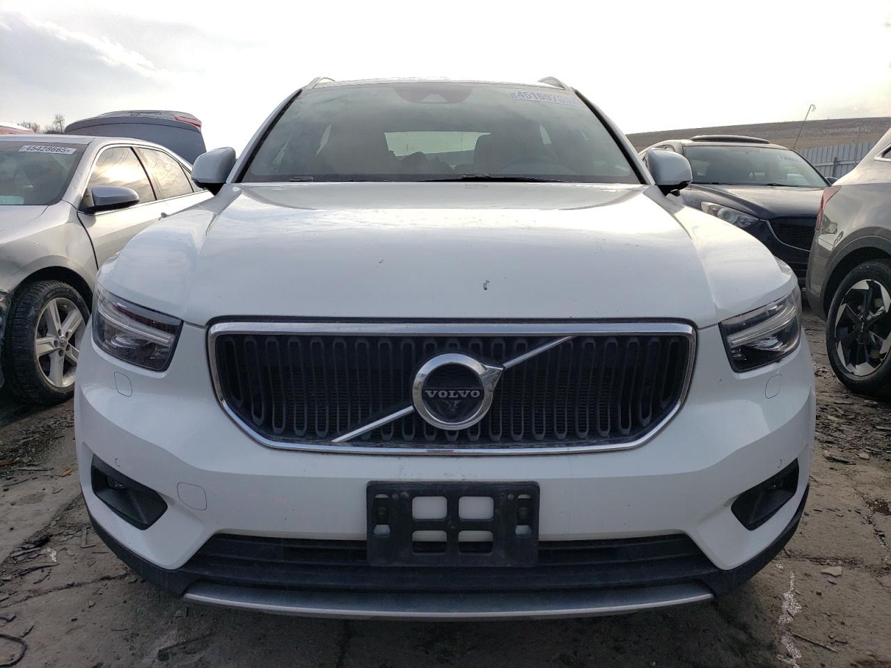 Автомобиль VOLVO XC40 T5 MOMENTUM 2020 | GrandCar Автомобиль VOLVO XC40 T5 MOMENTUM 2020 | GrandCar