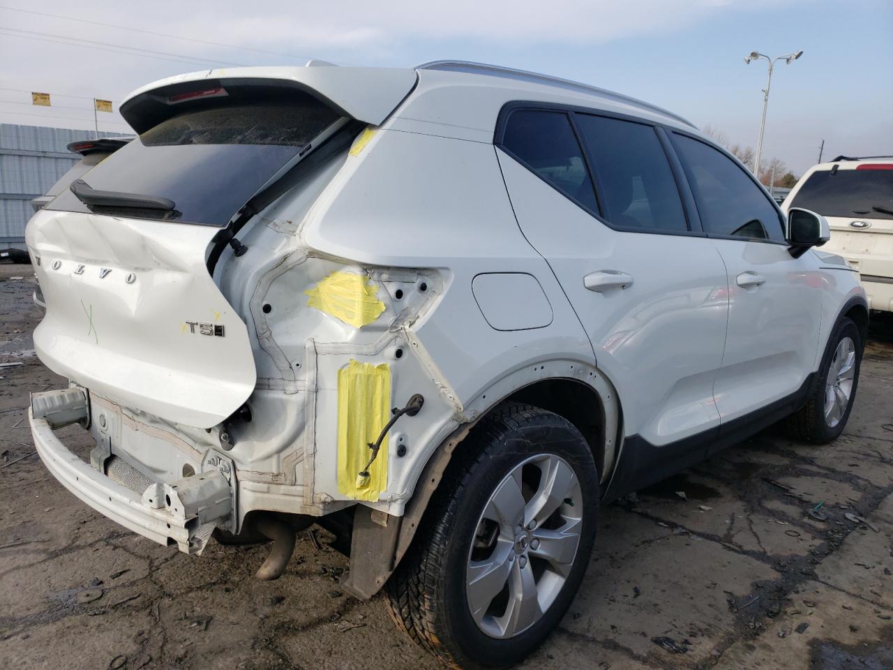 Автомобиль VOLVO XC40 T5 MOMENTUM 2020 | GrandCar Автомобиль VOLVO XC40 T5 MOMENTUM 2020 | GrandCar