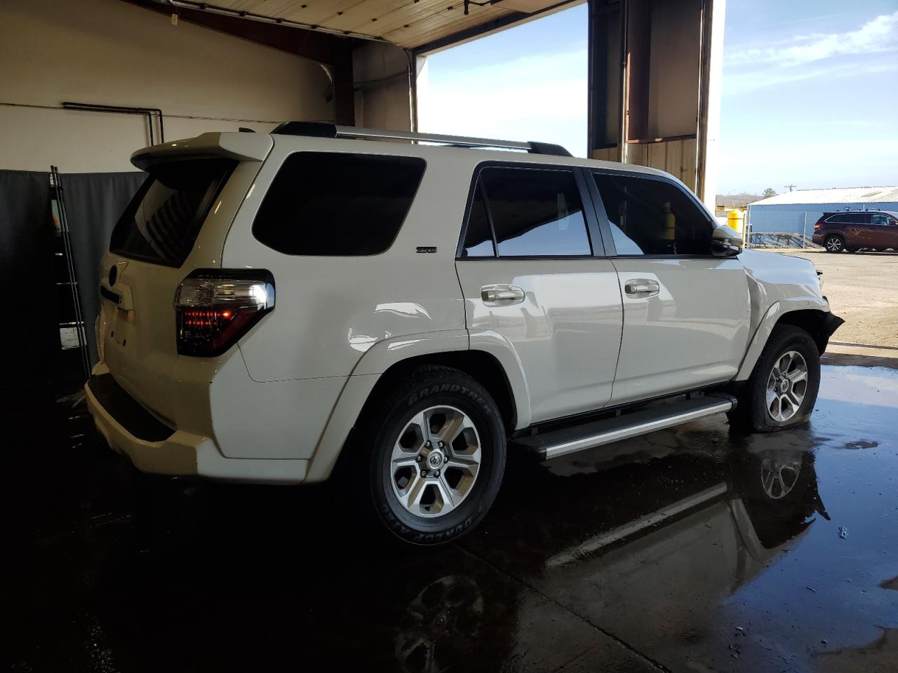 Автомобиль TOYOTA 4RUNNER SR5/SR5 PREMIUM 2024 | GrandCar Автомобиль TOYOTA 4RUNNER SR5/SR5 PREMIUM 2024 | GrandCar
