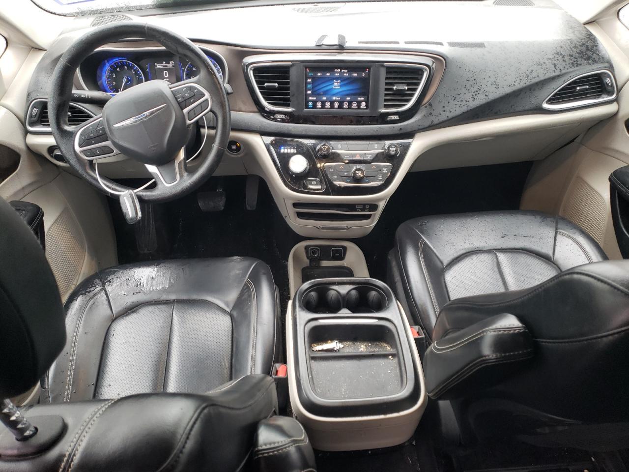 Автомобіль CHRYSLER VOYAGER LXI 2020 | GrandCar Автомобіль CHRYSLER VOYAGER LXI 2020 | GrandCar