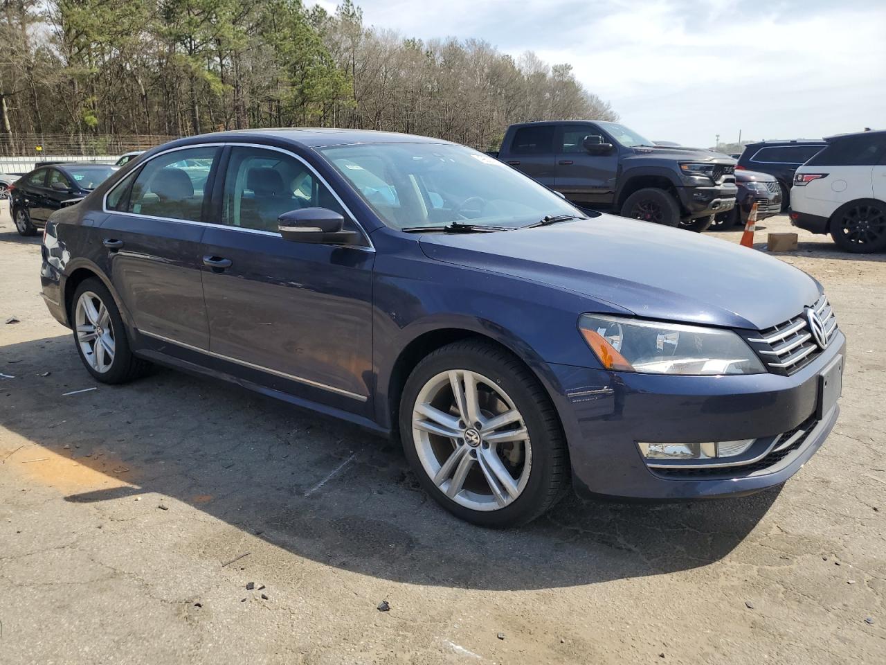 Автомобиль VOLKSWAGEN PASSAT SEL 2014 | GrandCar Автомобиль VOLKSWAGEN PASSAT SEL 2014 | GrandCar