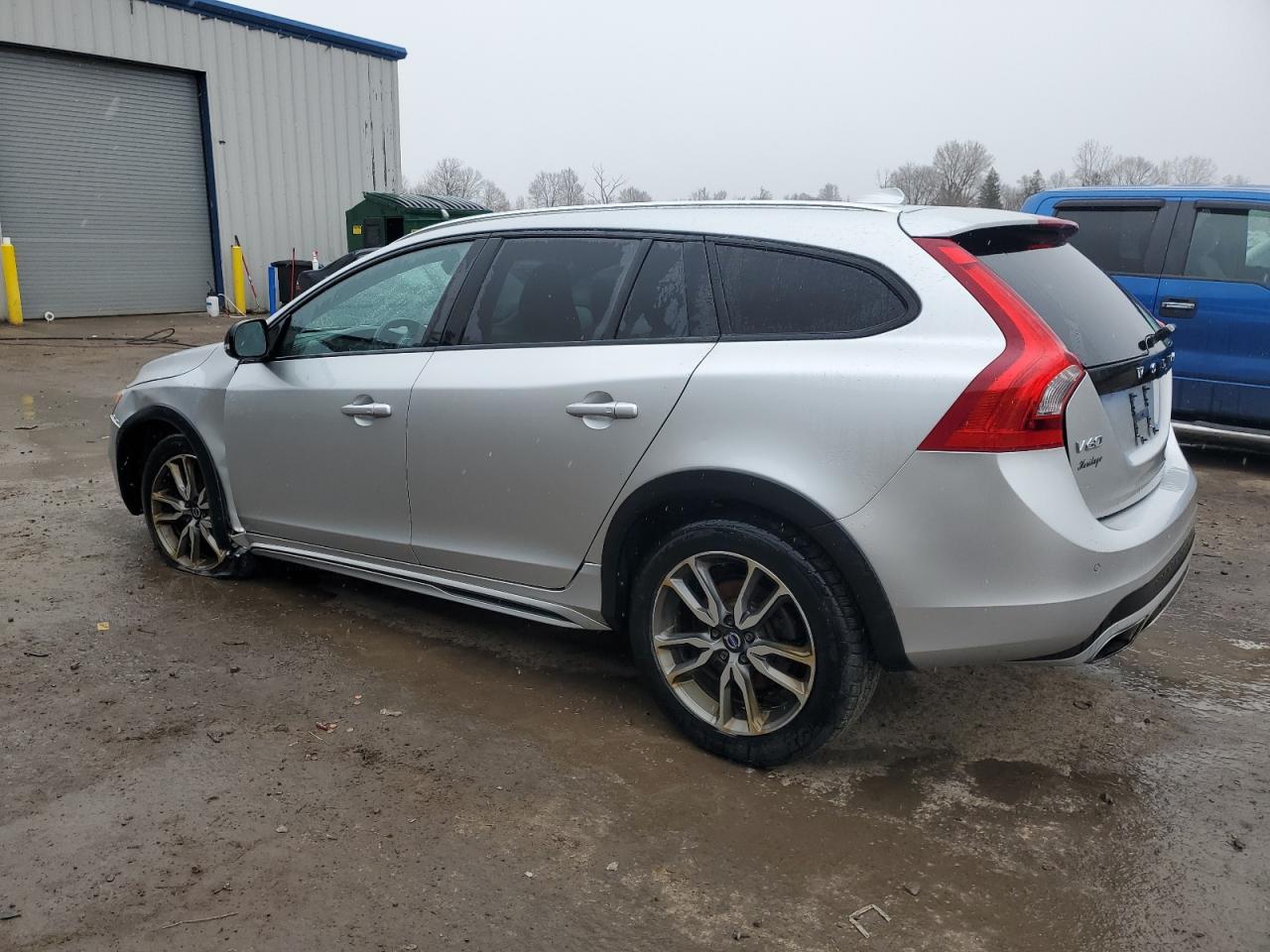 Автомобіль VOLVO V60 CROSS COUNTRY PREMIER 2017 | GrandCar Автомобіль VOLVO V60 CROSS COUNTRY PREMIER 2017 | GrandCar