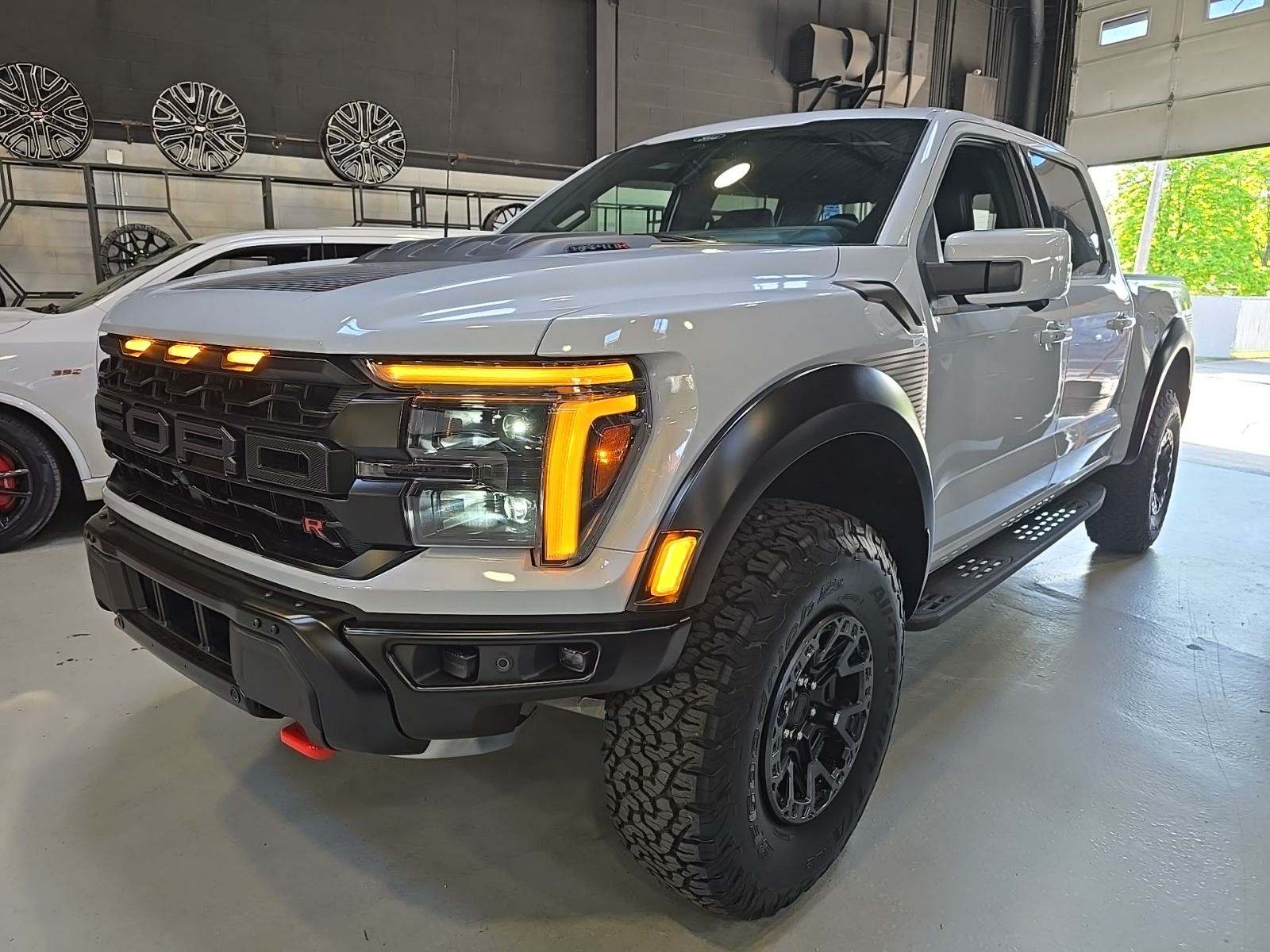 Автомобиль Ford F-150 Raptor Crew Cab Short Bed 2025 | GrandCar