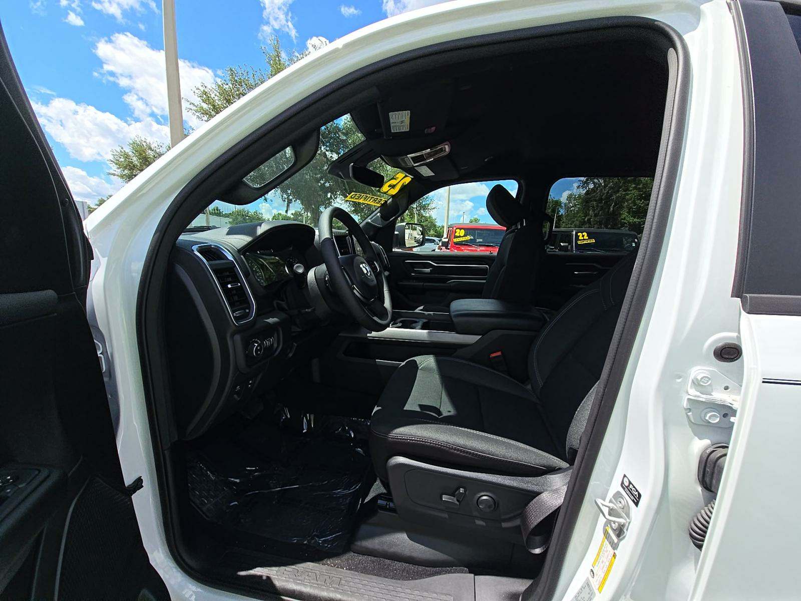 Автомобіль Ram 1500 Big Horn Crew Cab Short Bed 2025 | GrandCar Автомобіль Ram 1500 Big Horn Crew Cab Short Bed 2025 | GrandCar