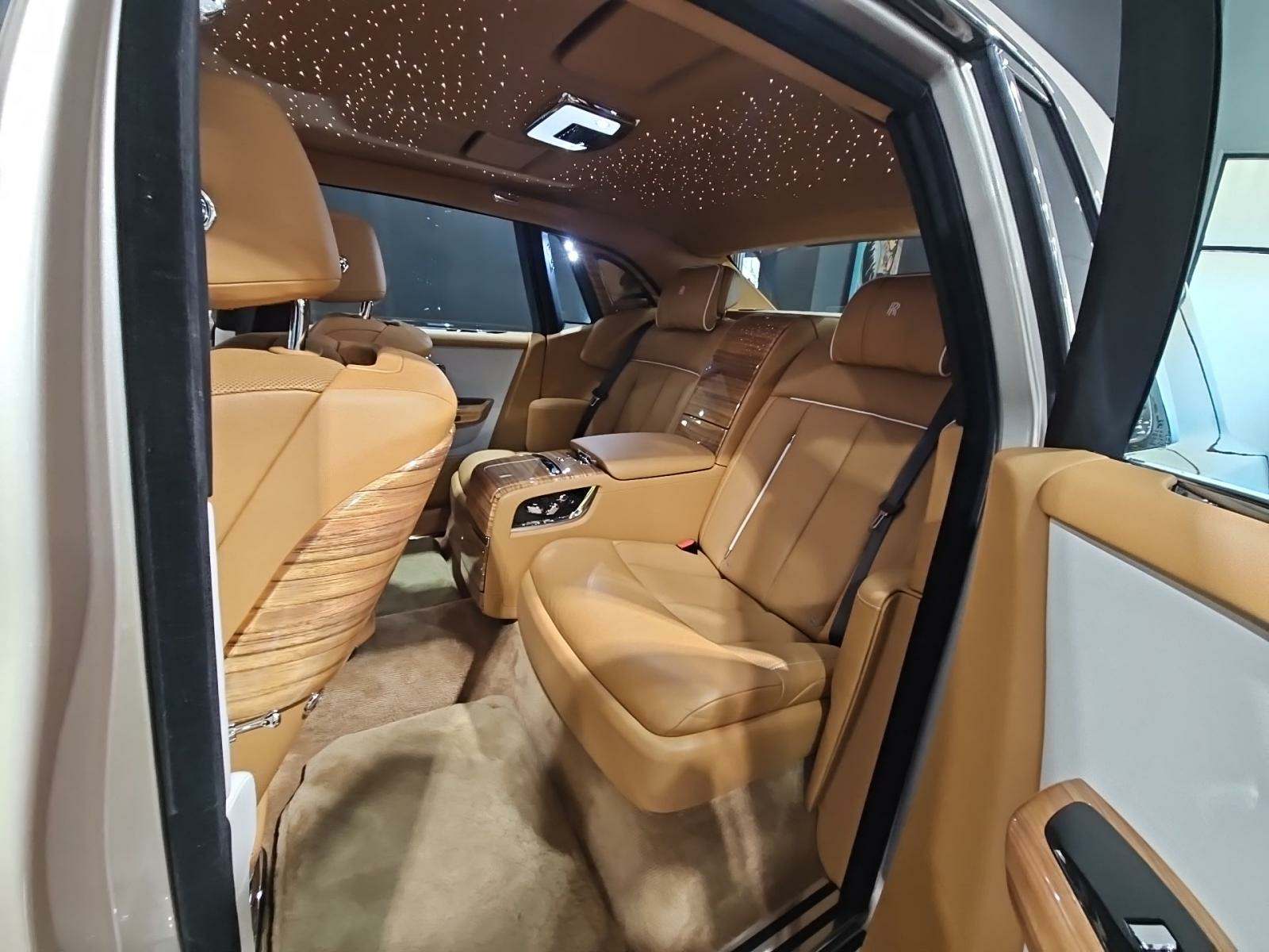 Автомобиль Rolls-Royce Phantom 2019 | GrandCar Автомобиль Rolls-Royce Phantom 2019 | GrandCar