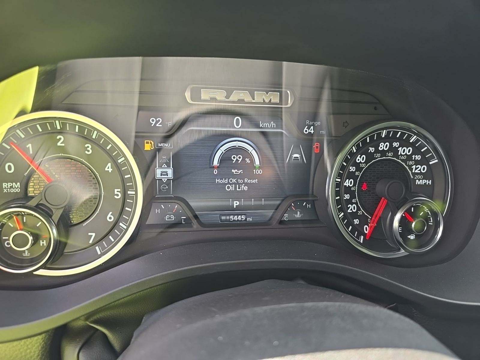 Автомобіль Ram 1500 Big Horn Crew Cab Short Bed 2025 | GrandCar Автомобіль Ram 1500 Big Horn Crew Cab Short Bed 2025 | GrandCar