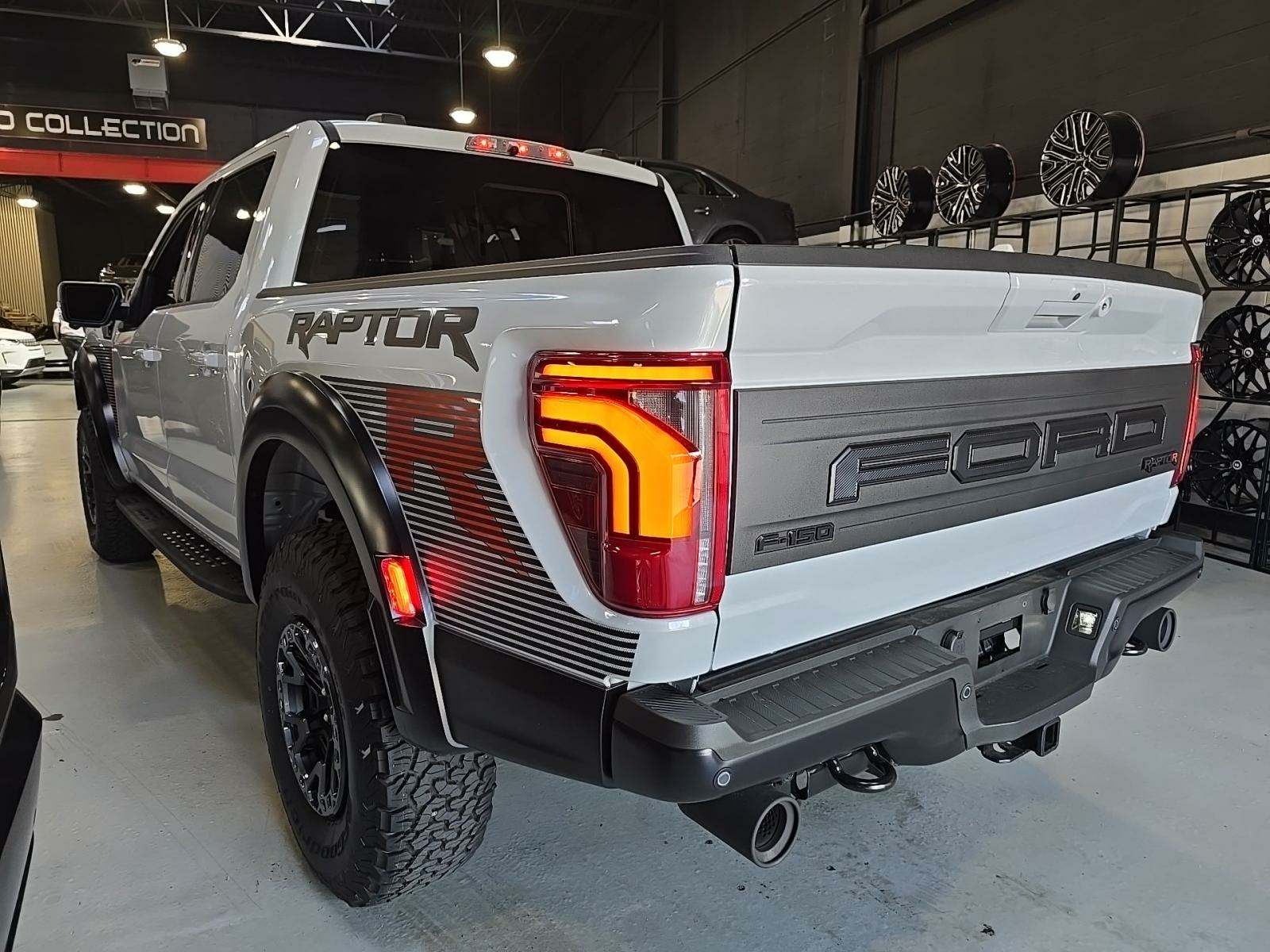 Автомобіль Ford F-150 Raptor Crew Cab Short Bed 2025 | GrandCar Автомобіль Ford F-150 Raptor Crew Cab Short Bed 2025 | GrandCar