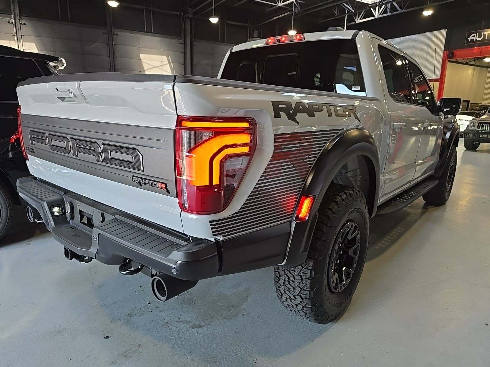 Автомобіль Ford F-150 Raptor Crew Cab Short Bed 2025 | GrandCar Автомобіль Ford F-150 Raptor Crew Cab Short Bed 2025 | GrandCar