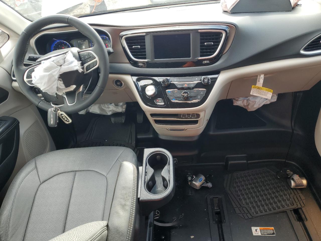 Автомобиль CHRYSLER VOYAGER LX 2022 | GrandCar Автомобиль CHRYSLER VOYAGER LX 2022 | GrandCar