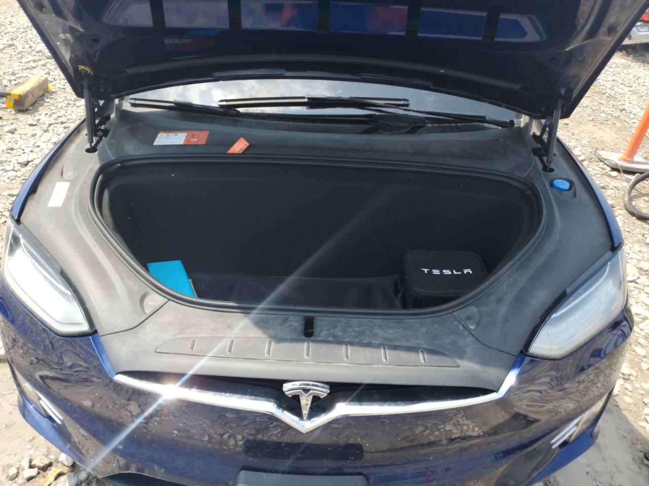 Автомобиль TESLA MODEL X 2016 | GrandCar Автомобиль TESLA MODEL X 2016 | GrandCar