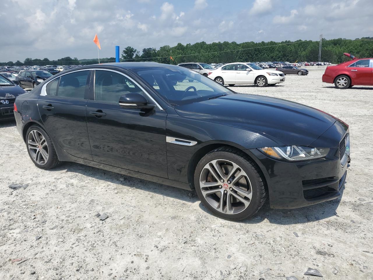 Автомобиль JAGUAR XE PREMIUM 2017 | GrandCar Автомобиль JAGUAR XE PREMIUM 2017 | GrandCar
