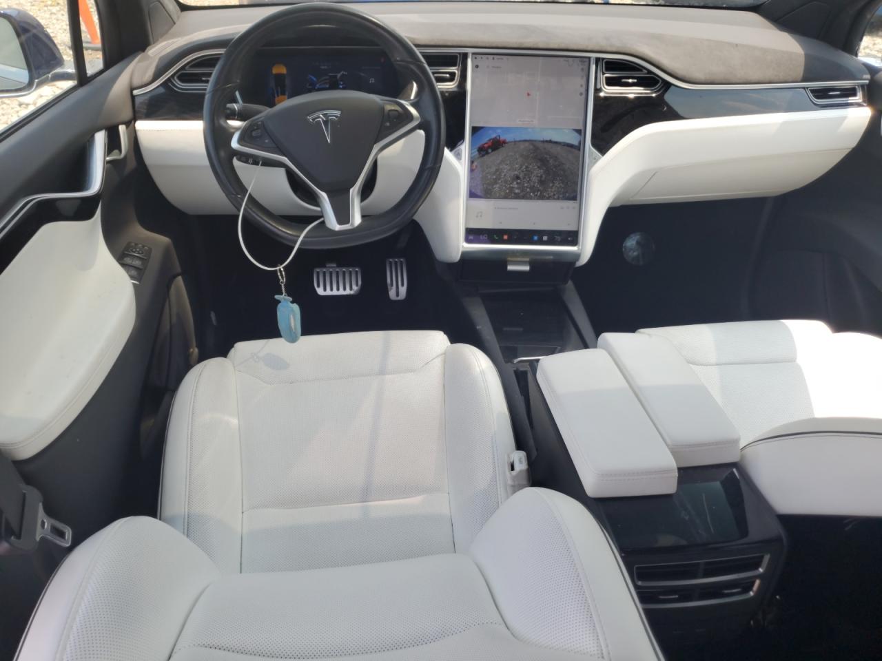Автомобиль TESLA MODEL X 2016 | GrandCar Автомобиль TESLA MODEL X 2016 | GrandCar