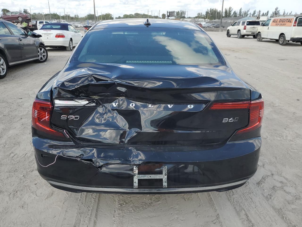 Автомобиль VOLVO S90 B6 INSCRIPTION 2022 | GrandCar Автомобиль VOLVO S90 B6 INSCRIPTION 2022 | GrandCar