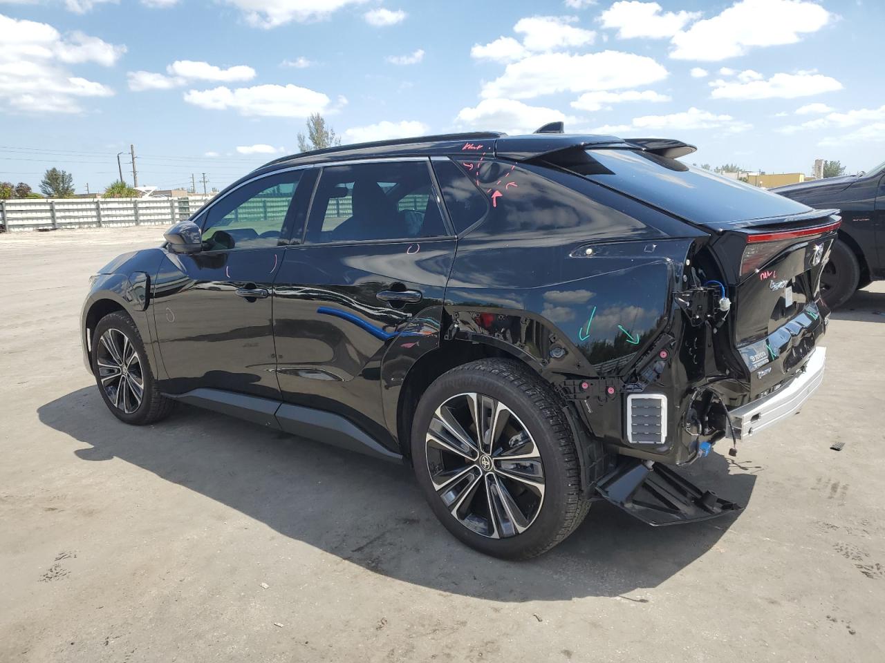 Автомобиль TOYOTA BZ4X XLE 2024 | GrandCar Автомобиль TOYOTA BZ4X XLE 2024 | GrandCar