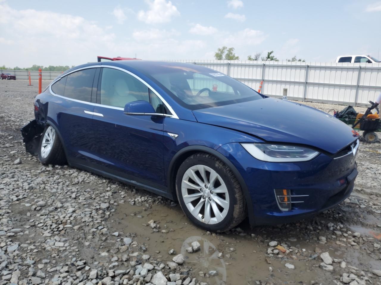 Автомобиль TESLA MODEL X 2016 | GrandCar Автомобиль TESLA MODEL X 2016 | GrandCar