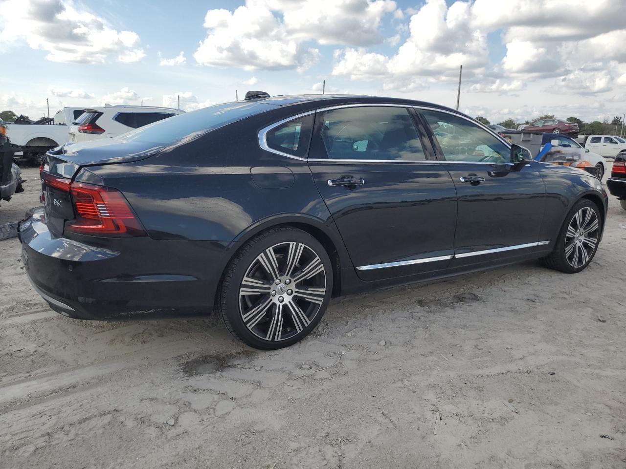 Автомобиль VOLVO S90 B6 INSCRIPTION 2022 | GrandCar Автомобиль VOLVO S90 B6 INSCRIPTION 2022 | GrandCar