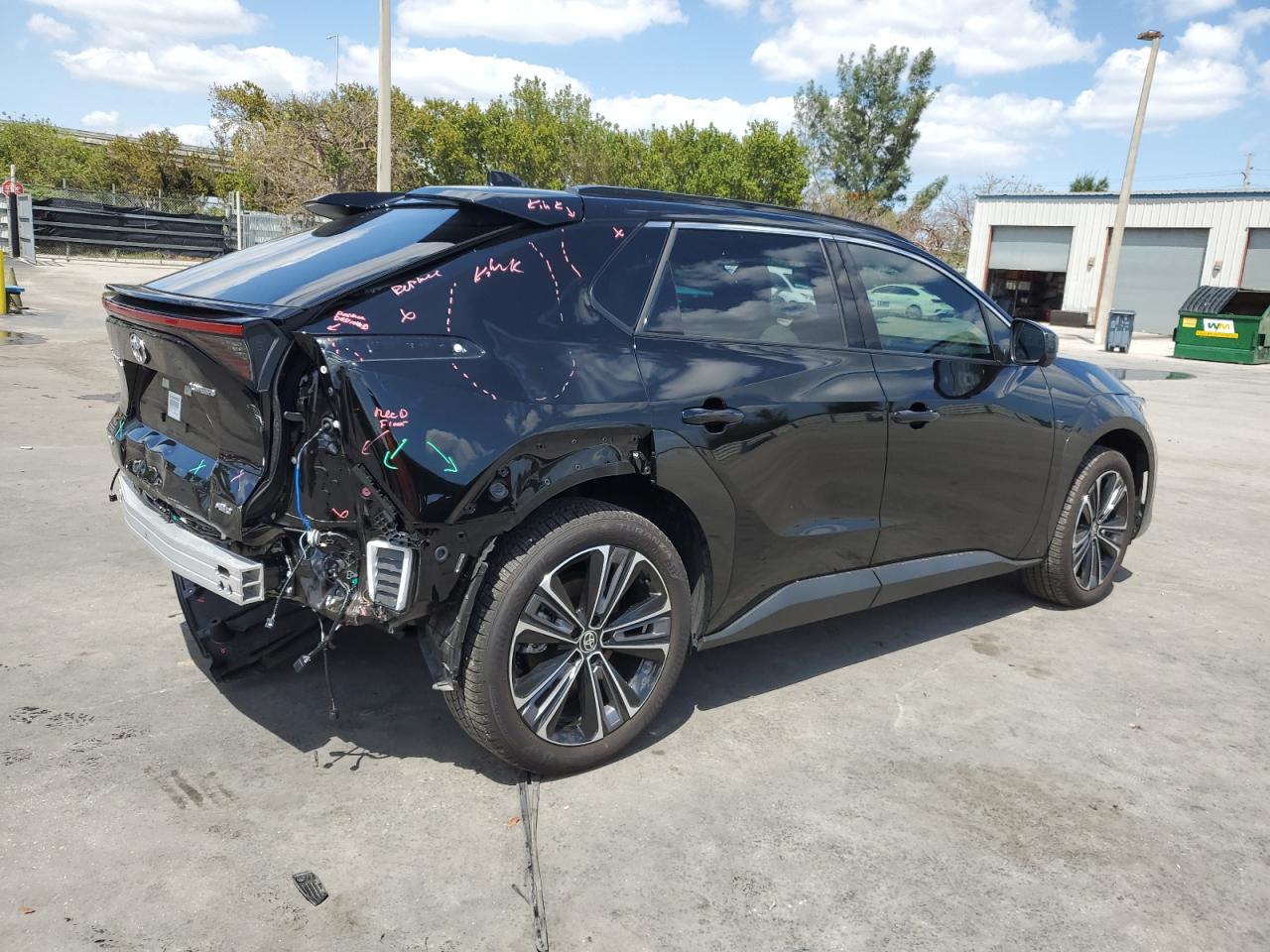 Автомобиль TOYOTA BZ4X XLE 2024 | GrandCar Автомобиль TOYOTA BZ4X XLE 2024 | GrandCar