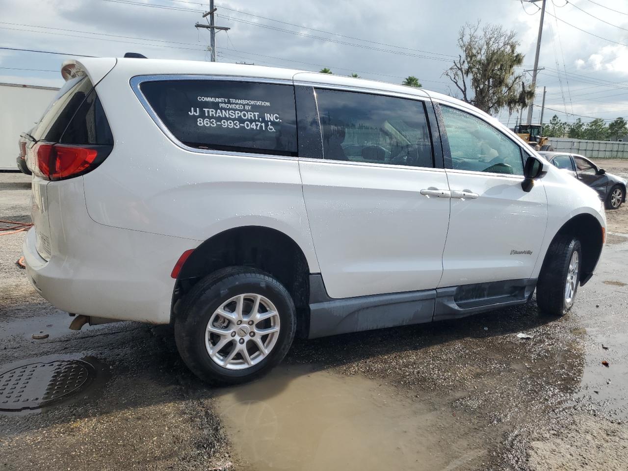 Автомобиль CHRYSLER VOYAGER LX 2022 | GrandCar Автомобиль CHRYSLER VOYAGER LX 2022 | GrandCar