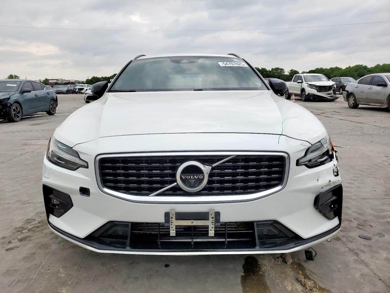 Автомобиль VOLVO V60 T5 R-DESIGN 2020 | GrandCar Автомобиль VOLVO V60 T5 R-DESIGN 2020 | GrandCar