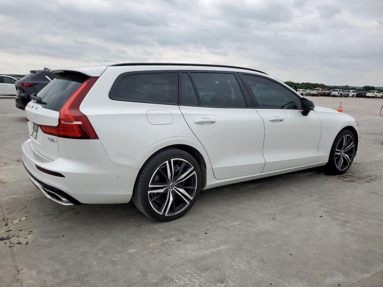 Автомобиль VOLVO V60 T5 R-DESIGN 2020 | GrandCar Автомобиль VOLVO V60 T5 R-DESIGN 2020 | GrandCar