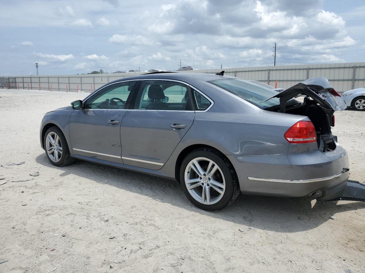 Автомобиль VOLKSWAGEN PASSAT SE 2015 | GrandCar Автомобиль VOLKSWAGEN PASSAT SE 2015 | GrandCar