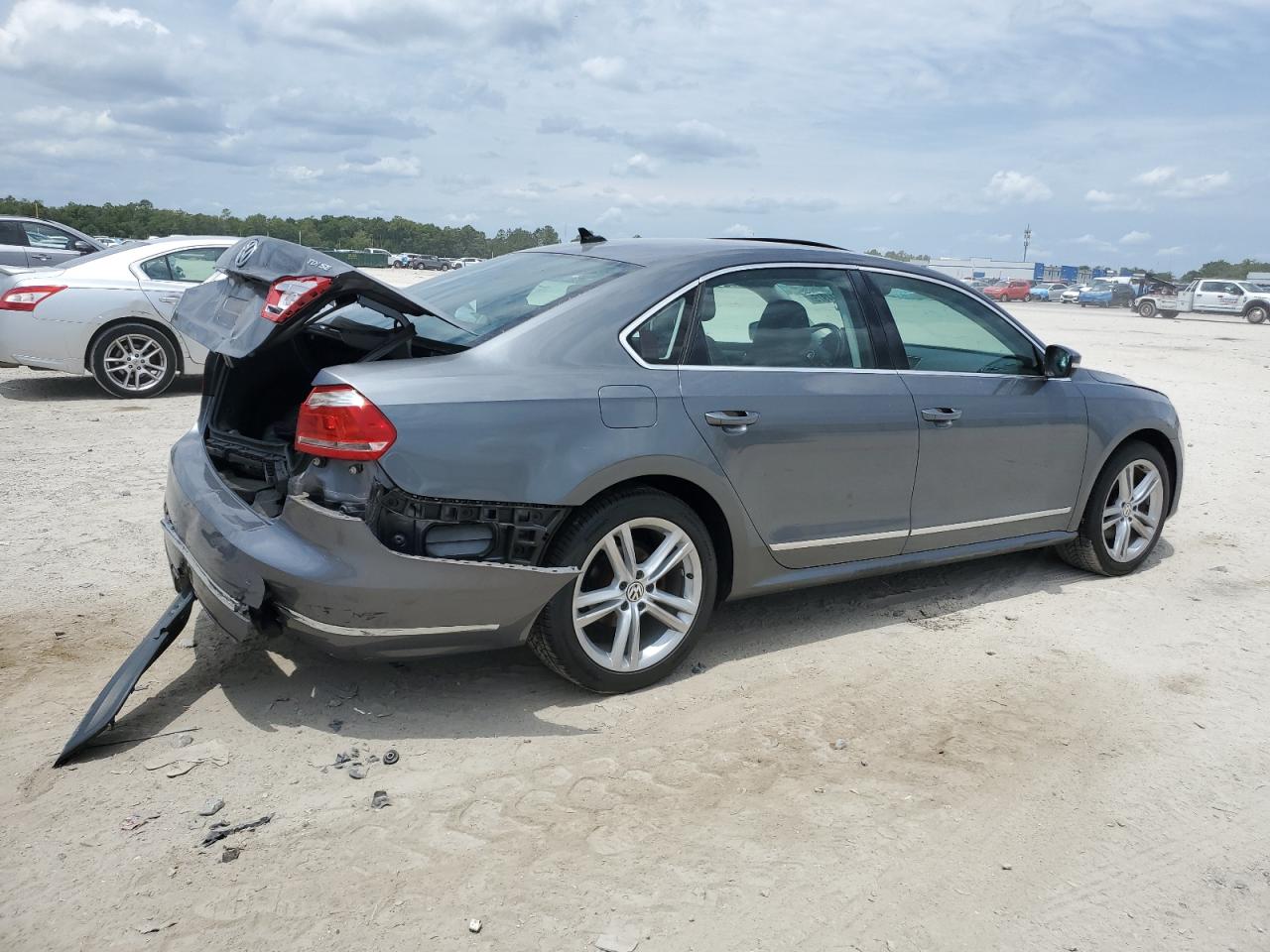 Автомобиль VOLKSWAGEN PASSAT SE 2015 | GrandCar Автомобиль VOLKSWAGEN PASSAT SE 2015 | GrandCar