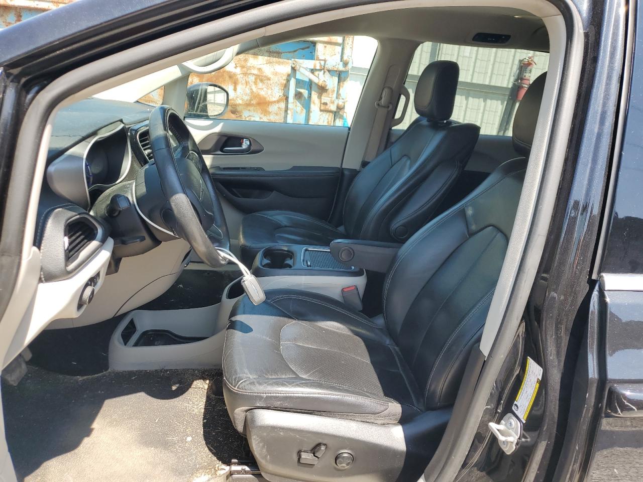 Автомобиль CHRYSLER PACIFICA HYBRID TOURING L 2022 | GrandCar Автомобиль CHRYSLER PACIFICA HYBRID TOURING L 2022 | GrandCar