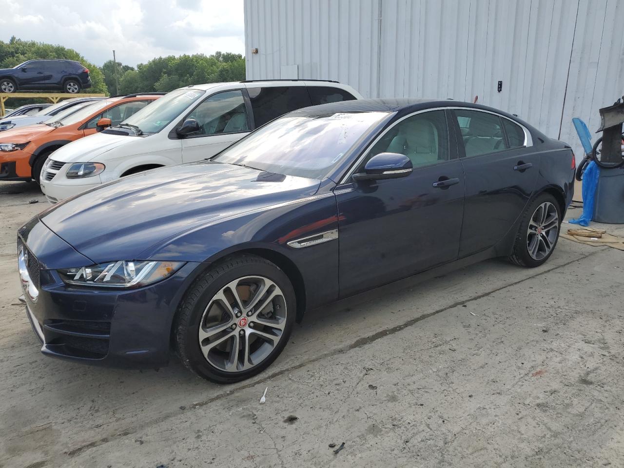 Автомобиль JAGUAR XE PREMIUM 2017 | GrandCar