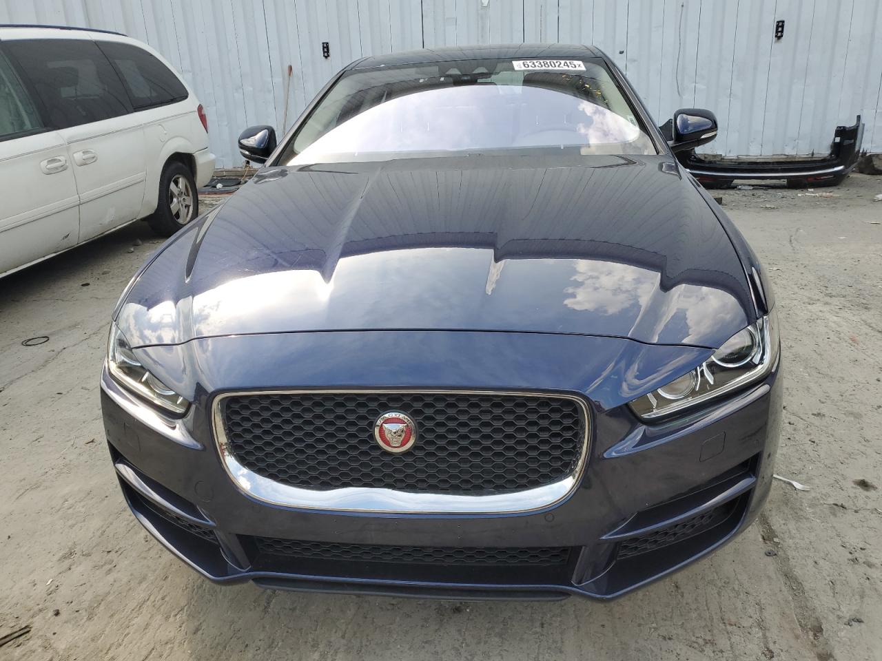 Автомобиль JAGUAR XE PREMIUM 2017 | GrandCar Автомобиль JAGUAR XE PREMIUM 2017 | GrandCar