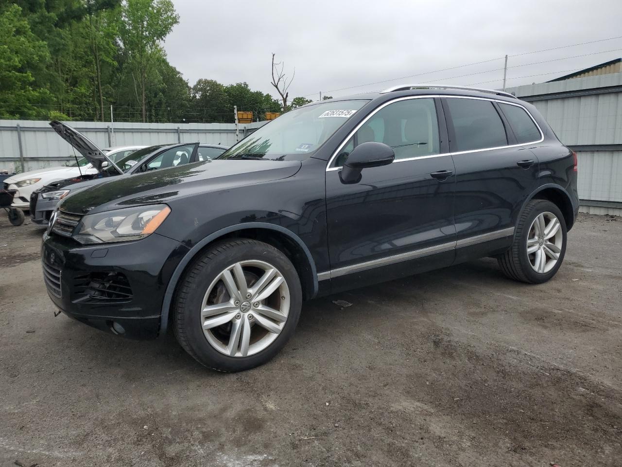 Автомобиль VOLKSWAGEN TOUAREG V6 2013 | GrandCar