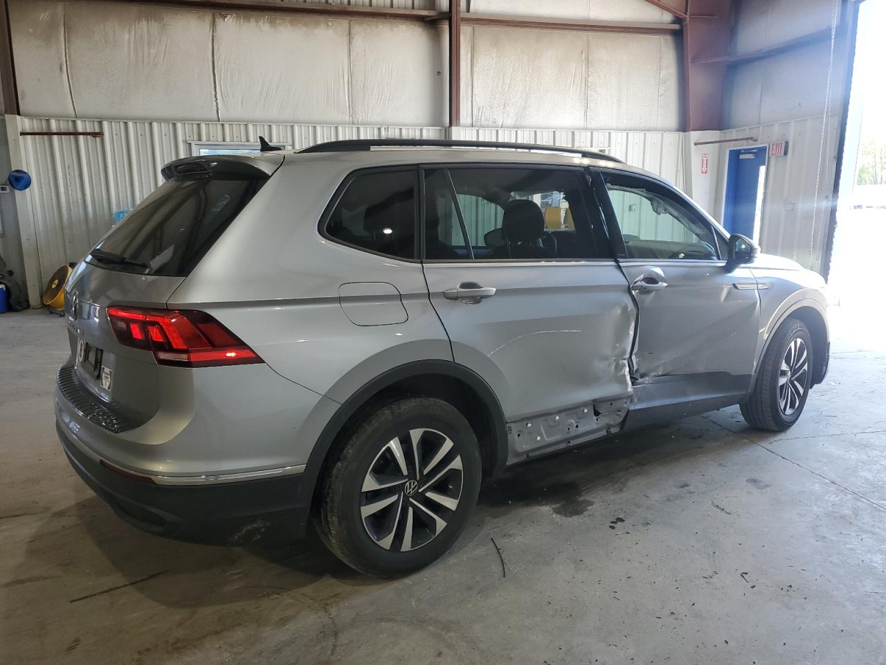 Автомобиль VOLKSWAGEN TIGUAN S 2023 | GrandCar Автомобиль VOLKSWAGEN TIGUAN S 2023 | GrandCar