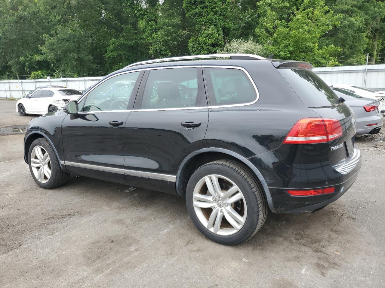 Автомобиль VOLKSWAGEN TOUAREG V6 2013 | GrandCar Автомобиль VOLKSWAGEN TOUAREG V6 2013 | GrandCar