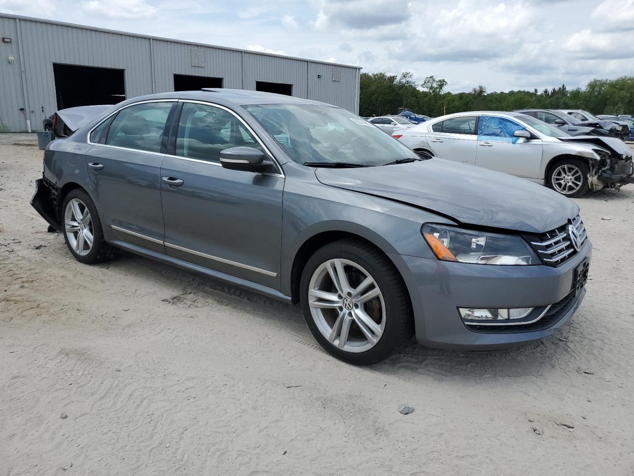 Автомобиль VOLKSWAGEN PASSAT SE 2015 | GrandCar Автомобиль VOLKSWAGEN PASSAT SE 2015 | GrandCar