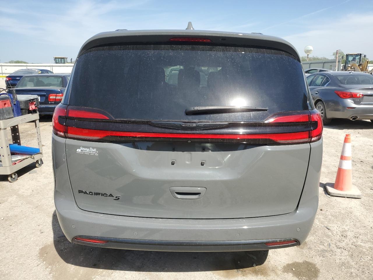 Автомобиль CHRYSLER PACIFICA TOURING L 2021 | GrandCar Автомобиль CHRYSLER PACIFICA TOURING L 2021 | GrandCar