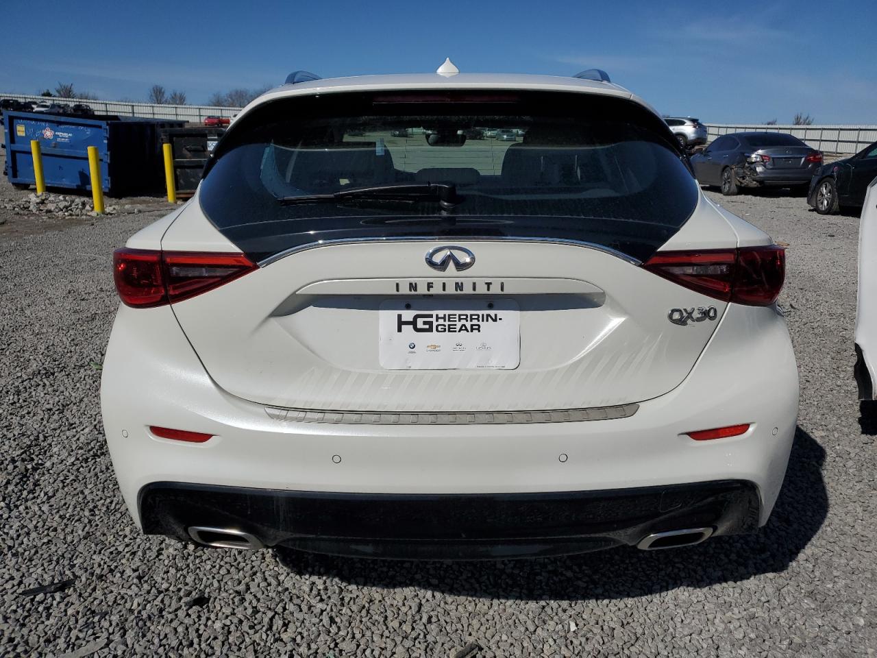 Автомобиль INFINITI QX30 BASE 2018 | GrandCar Автомобиль INFINITI QX30 BASE 2018 | GrandCar