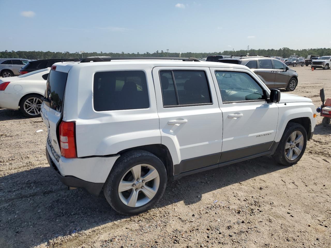 Автомобиль JEEP PATRIOT LATITUDE 2016 | GrandCar Автомобиль JEEP PATRIOT LATITUDE 2016 | GrandCar