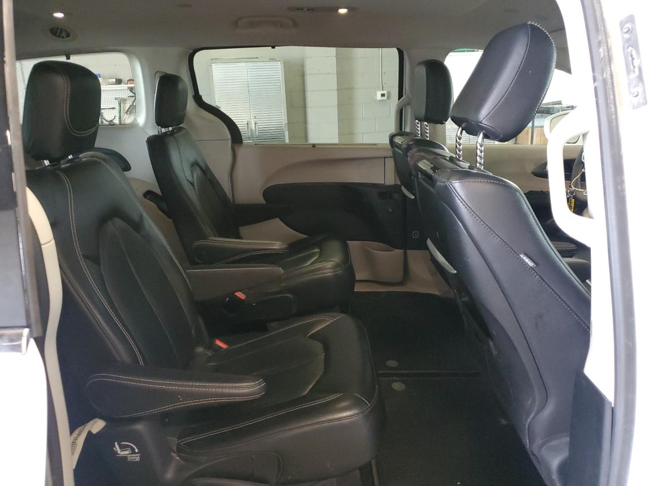 Автомобиль CHRYSLER PACIFICA TOURING L 2022 | GrandCar Автомобиль CHRYSLER PACIFICA TOURING L 2022 | GrandCar