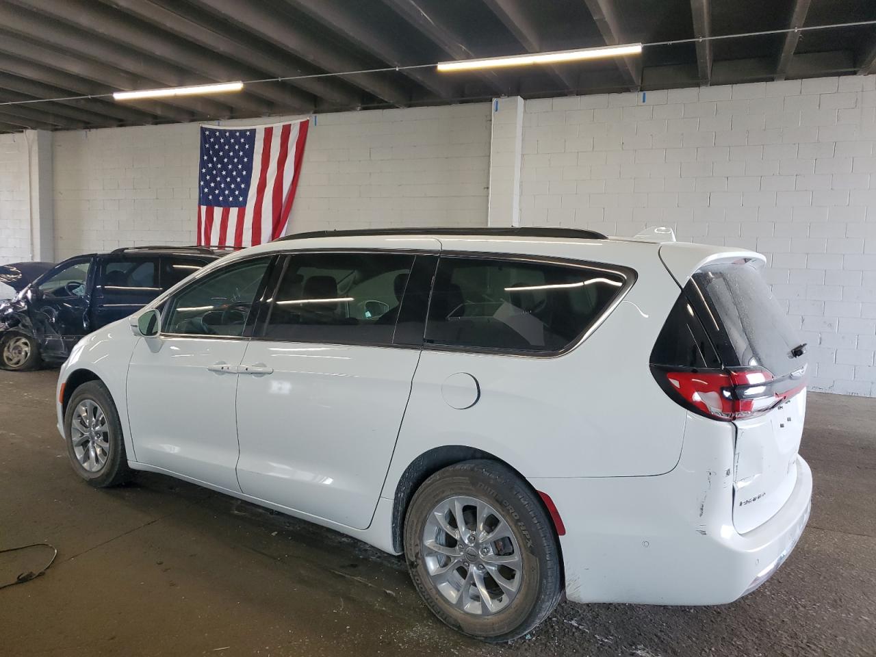 Автомобиль CHRYSLER PACIFICA TOURING L 2022 | GrandCar Автомобиль CHRYSLER PACIFICA TOURING L 2022 | GrandCar
