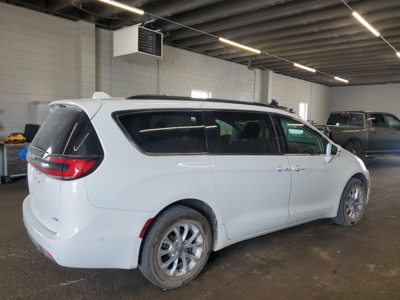Автомобиль CHRYSLER PACIFICA TOURING L 2022 | GrandCar Автомобиль CHRYSLER PACIFICA TOURING L 2022 | GrandCar