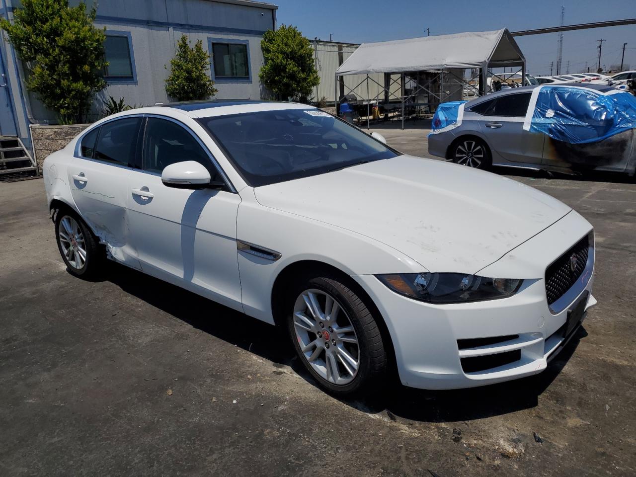 Автомобіль JAGUAR XE PREMIUM 2019 | GrandCar Автомобіль JAGUAR XE PREMIUM 2019 | GrandCar