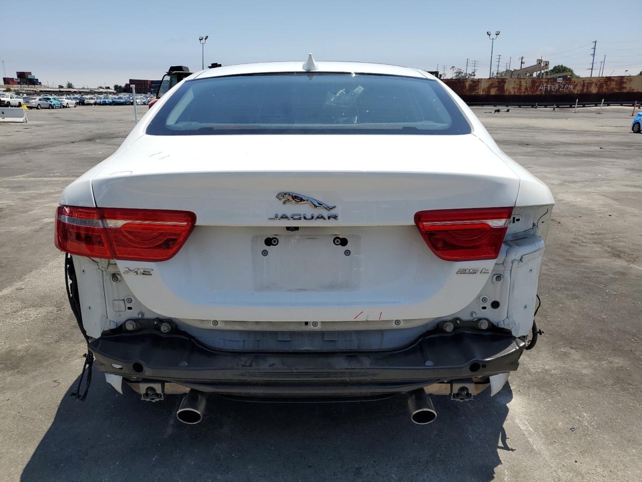 Автомобіль JAGUAR XE PREMIUM 2019 | GrandCar Автомобіль JAGUAR XE PREMIUM 2019 | GrandCar