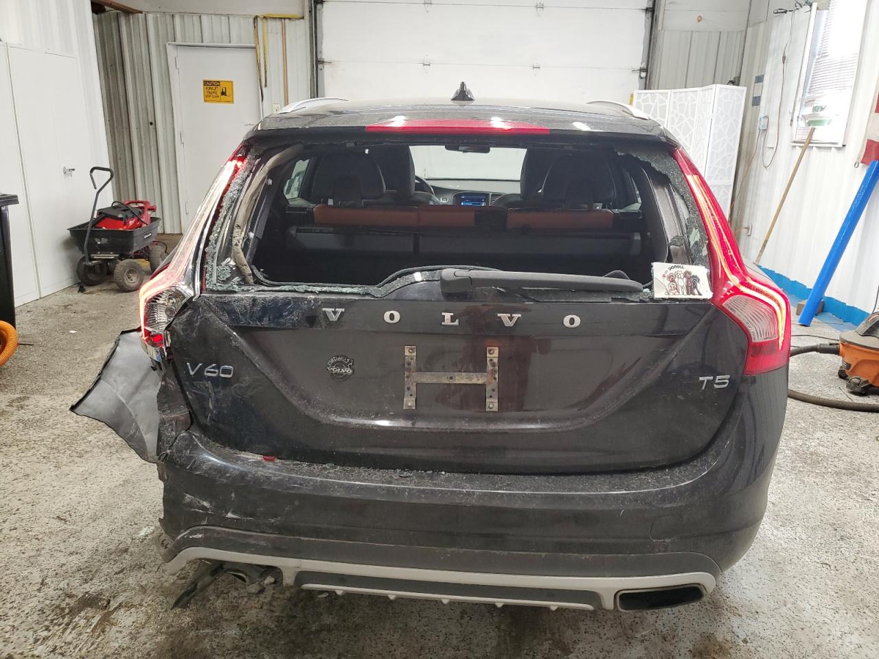 Автомобиль VOLVO V60 PREMIER 2015 | GrandCar Автомобиль VOLVO V60 PREMIER 2015 | GrandCar
