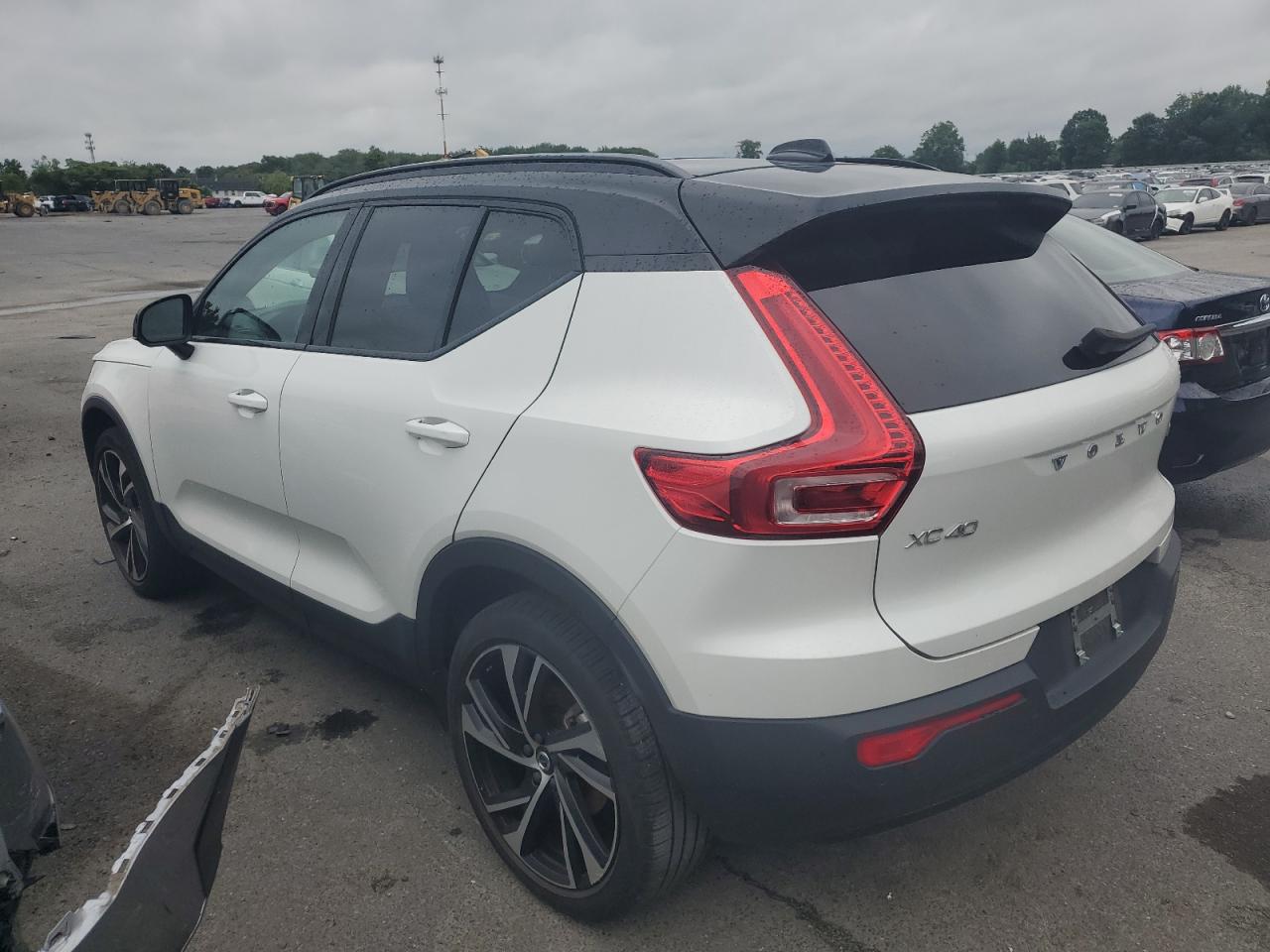 Автомобиль VOLVO XC40 T5 R-DESIGN 2022 | GrandCar Автомобиль VOLVO XC40 T5 R-DESIGN 2022 | GrandCar