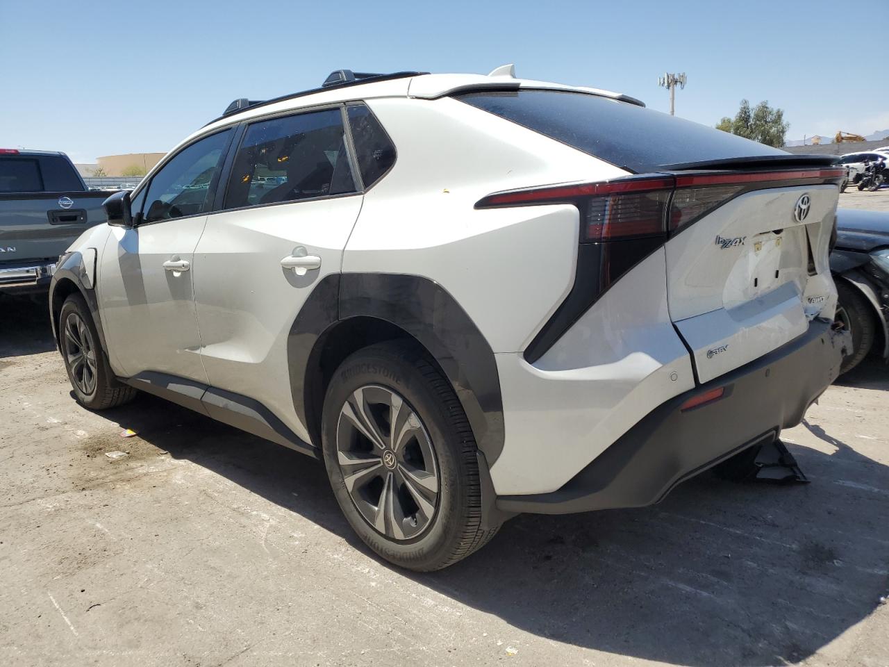 Автомобиль TOYOTA BZ4X XLE 2024 | GrandCar Автомобиль TOYOTA BZ4X XLE 2024 | GrandCar