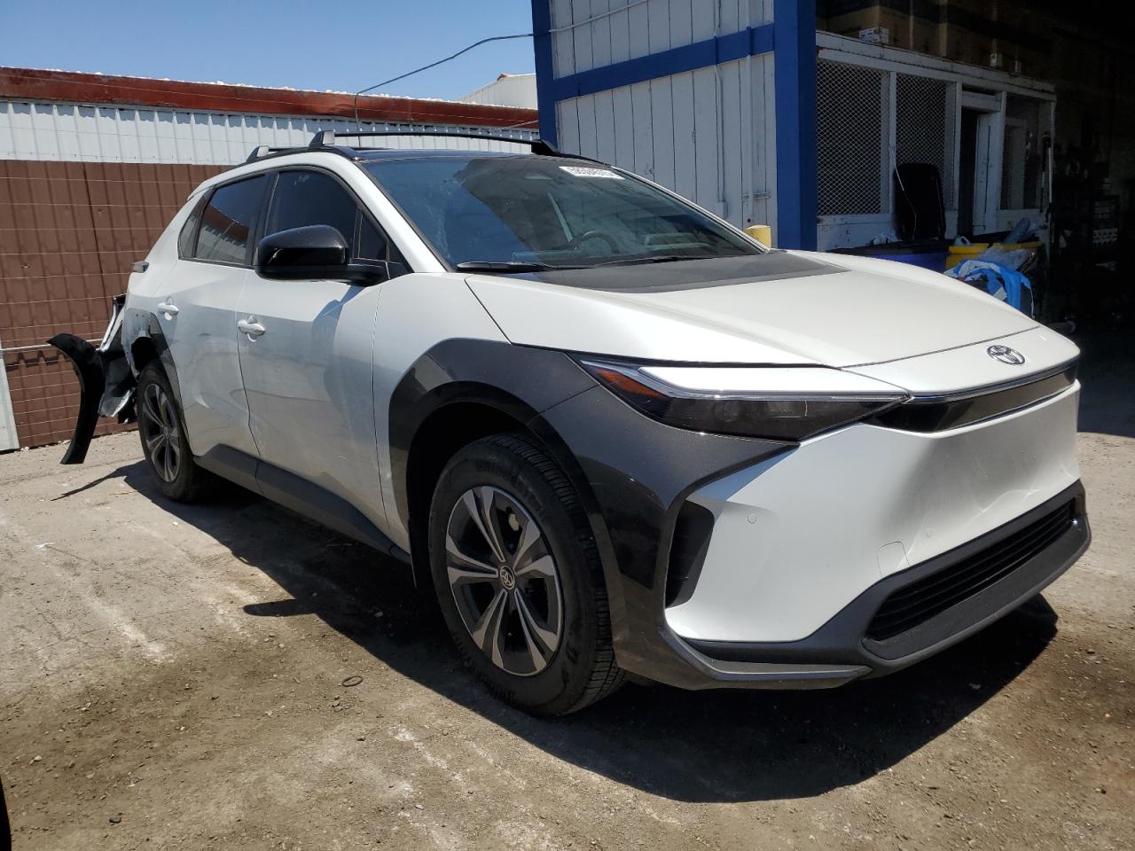 Автомобиль TOYOTA BZ4X XLE 2024 | GrandCar Автомобиль TOYOTA BZ4X XLE 2024 | GrandCar